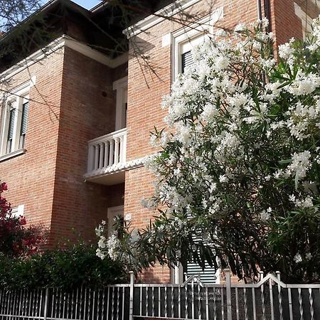 Appartamento In Villa Pesaro Extérieur photo