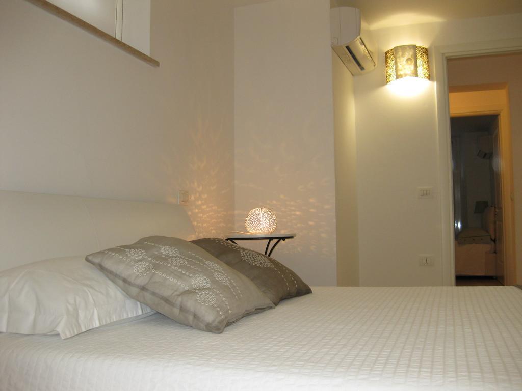 Appartamento In Villa Pesaro Chambre photo