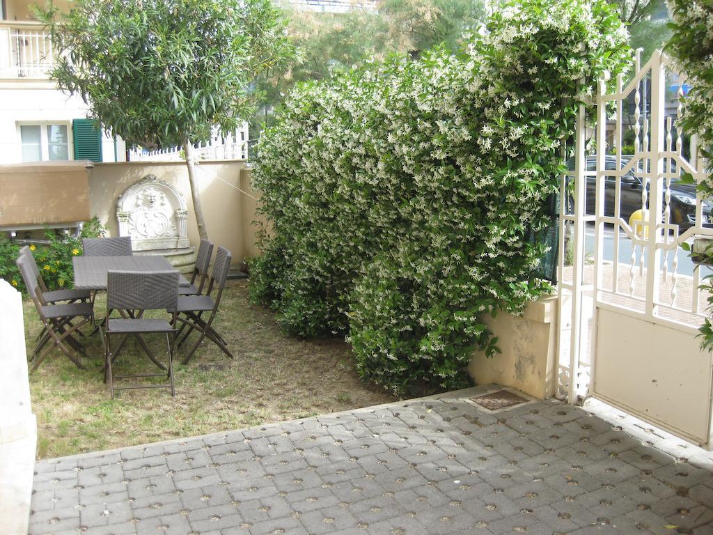 Appartamento In Villa Pesaro Chambre photo