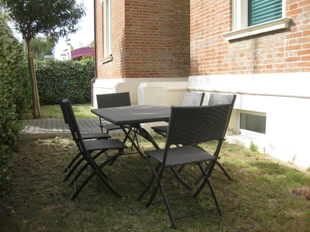 Appartamento In Villa Pesaro Chambre photo