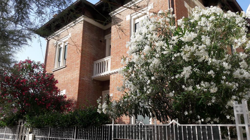 Appartamento In Villa Pesaro Extérieur photo